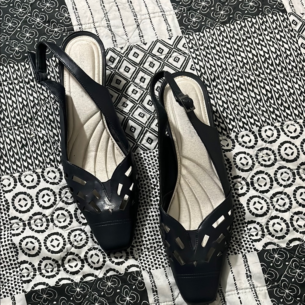 Women’s Easy Street Black Heels with Geometric Design